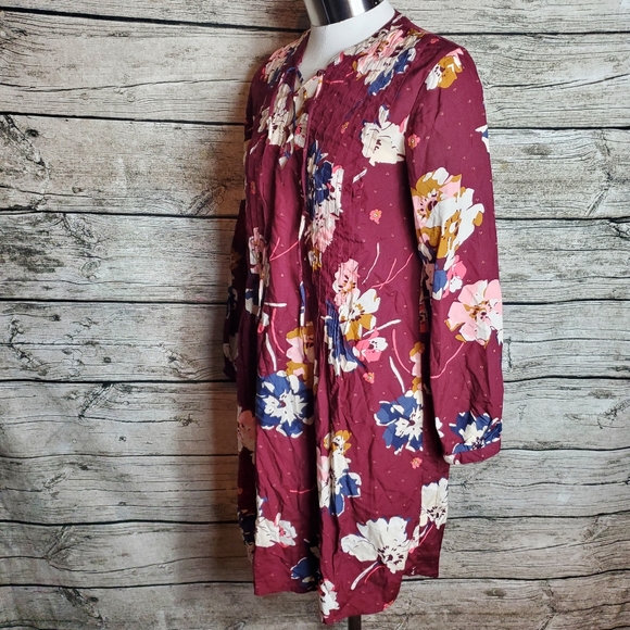 Old Navy Woman's Burgundy Floral Dress 3/4 Sleeve Size XS.Pit to pit approx: 1 - Picture 3 of 9